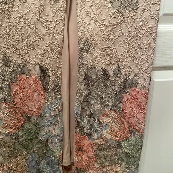 Adrianna Papell Matelasse Floral Jacquard Column Gown Size 0 - Picture 7 of 10